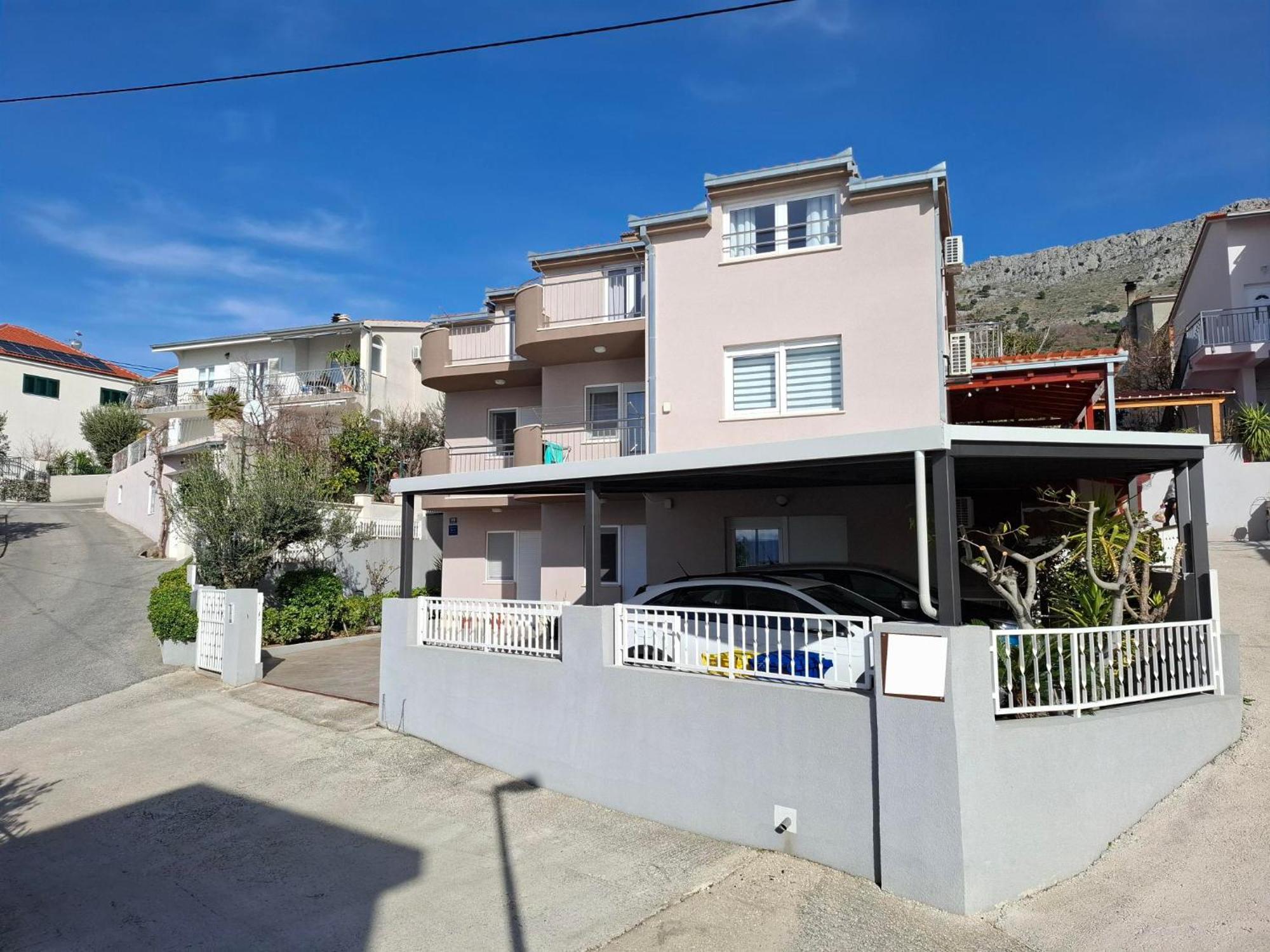 Apartment Ante Dugi Rat Exterior photo
